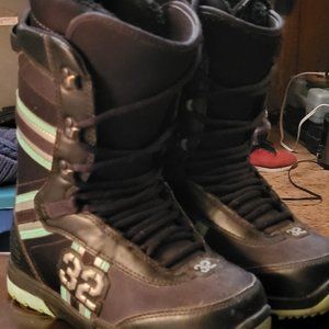 32 snowboard boots